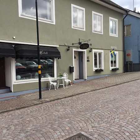 Hoejdens Lagprishotell Monsteras Exterior photo